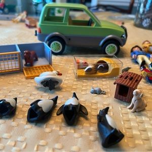 Playmobil car with animals